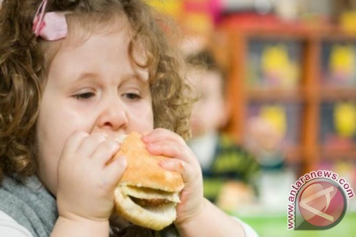 Pakar: Mengatasi obesitas anak bukan dengan kurangi porsi makan