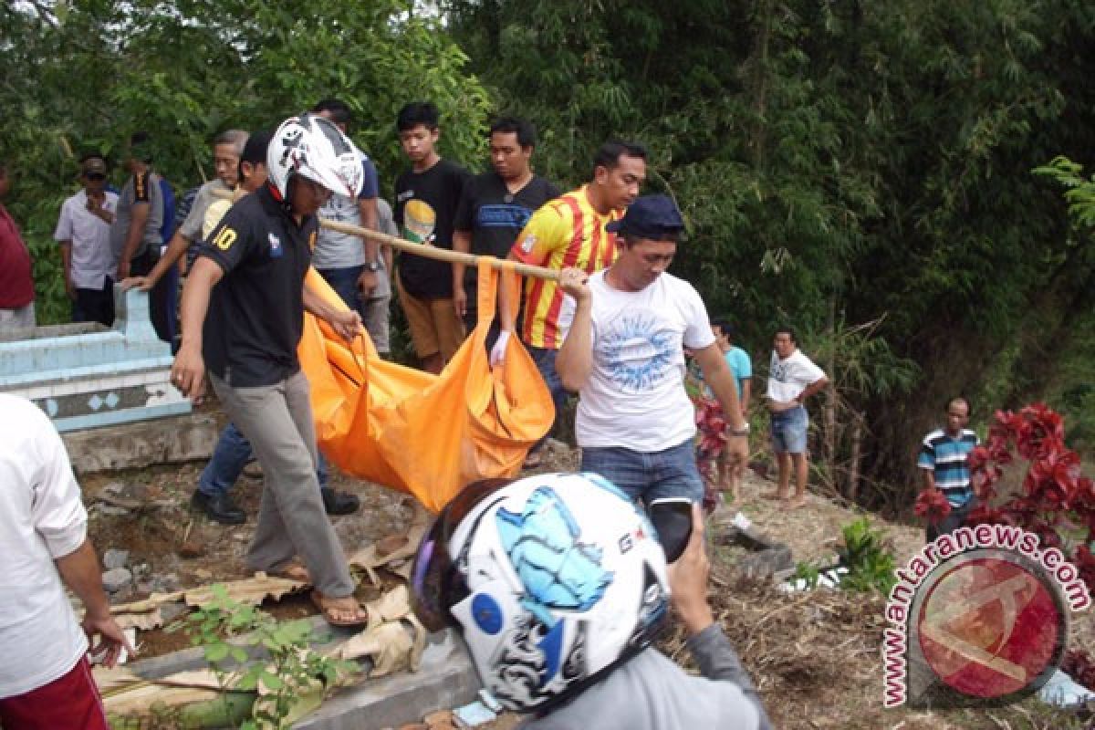 Pencari rumput temukan korban gantung diri