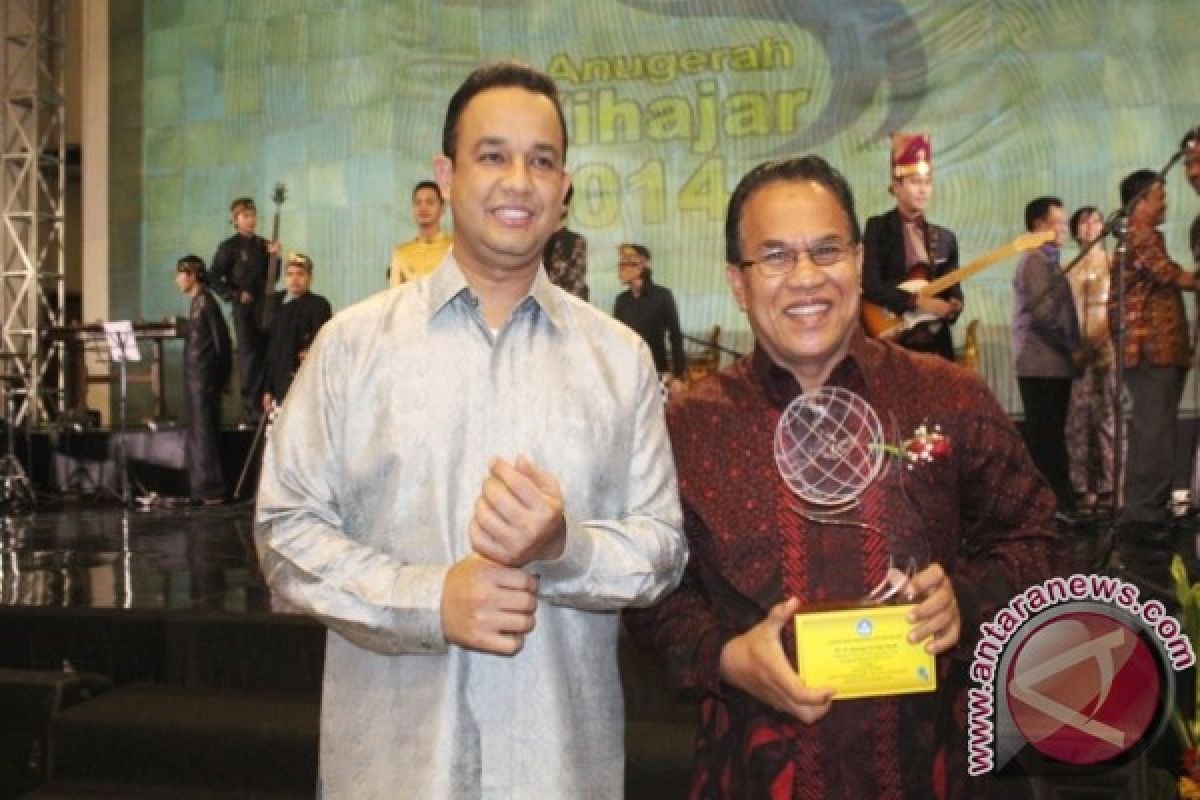  Awang Faroek Raih Anugerah Kihajar 2014