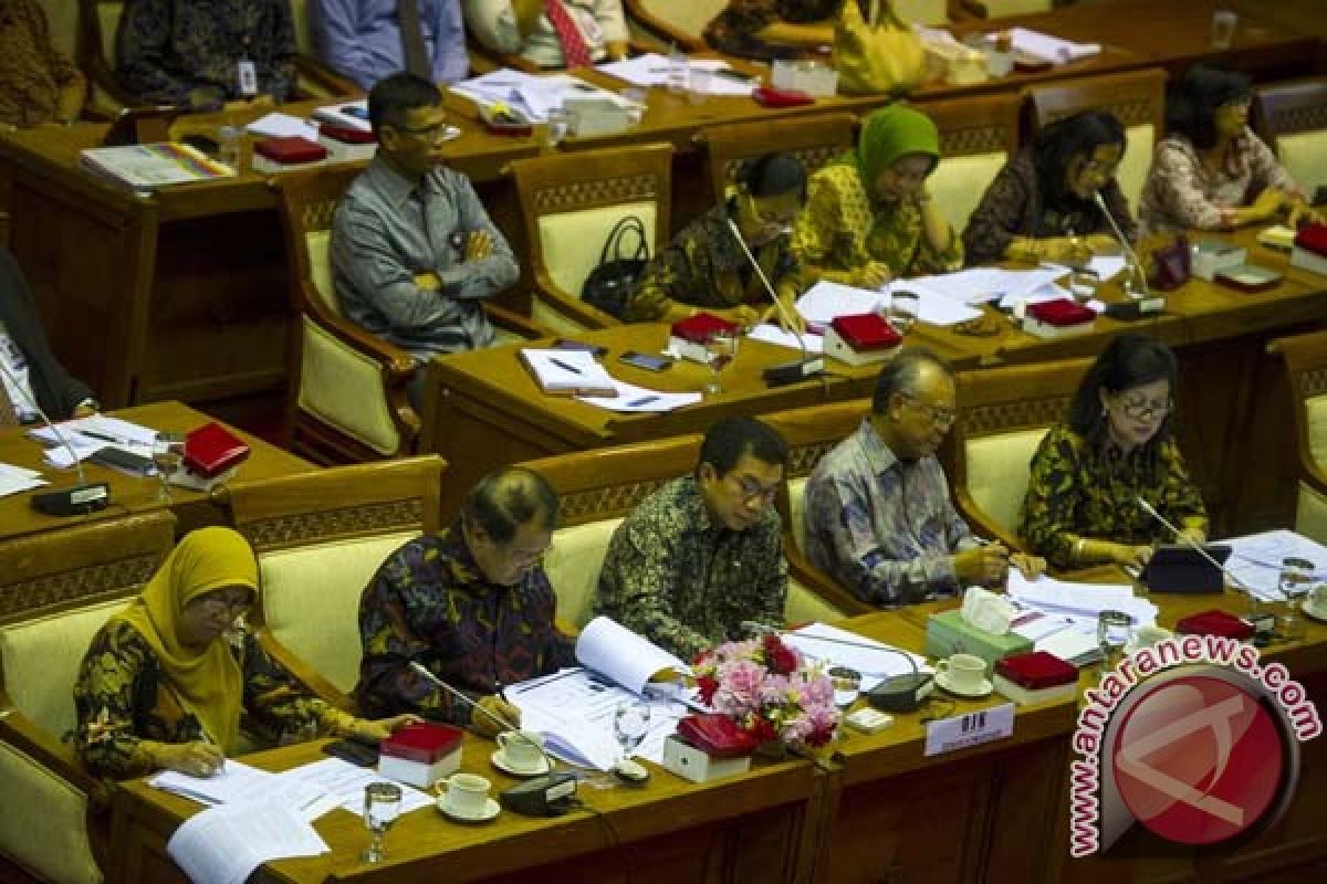 Larangan pejabat hadiri rapat di DPR disayangkan