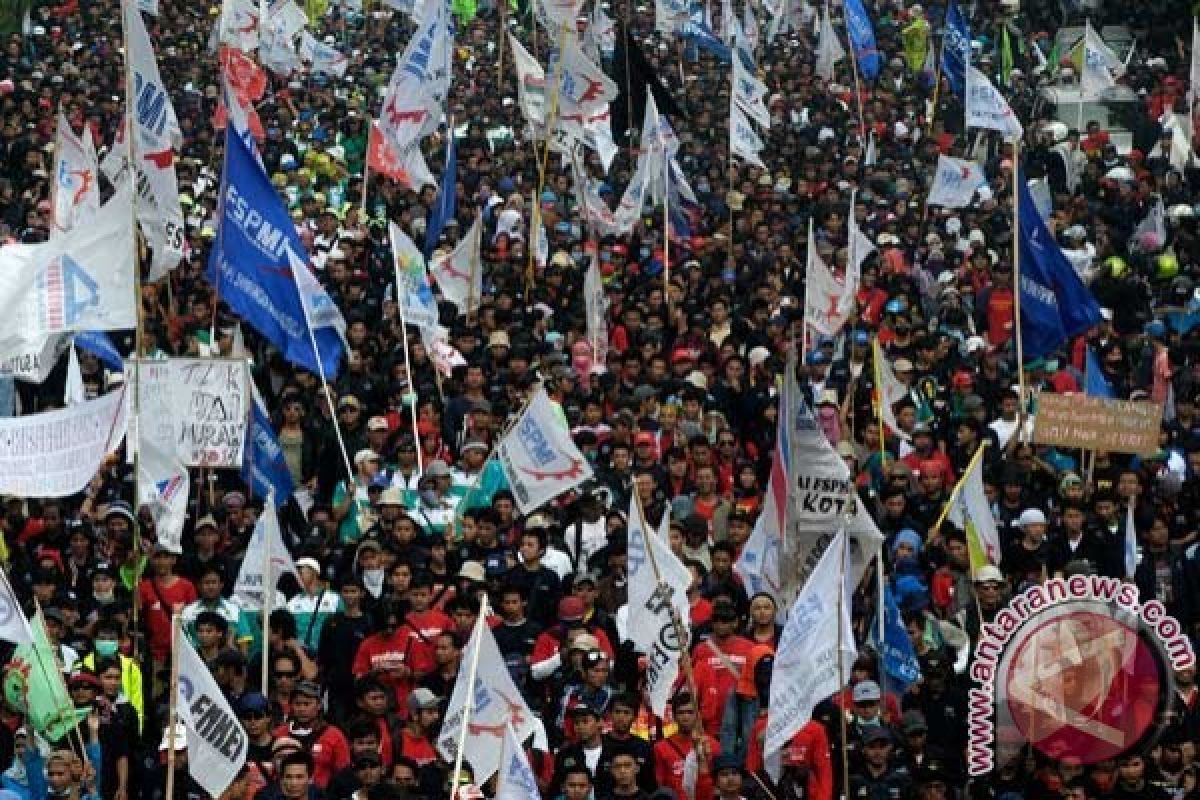Buruh Semarang Demo Di Sejumlah Titik