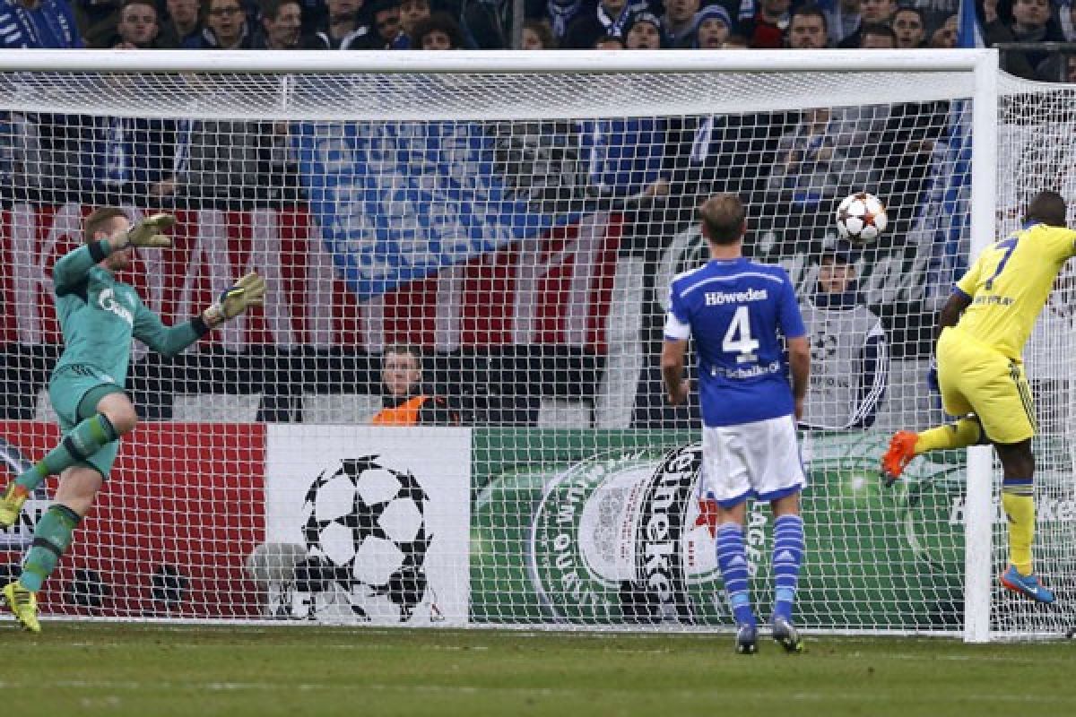 Tumbangkan Schalke 5-0, Chelsea kokoh di puncak klasemen