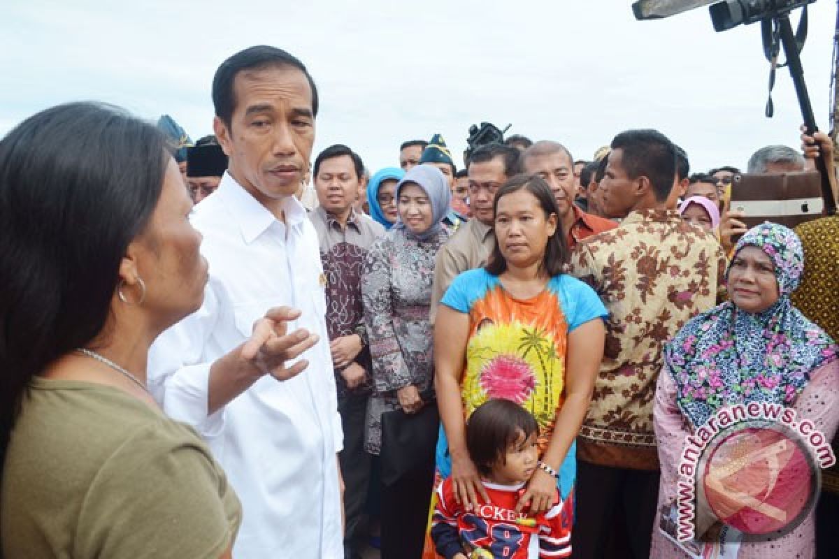 Presiden beri bantuan kepada warga Bengkulu