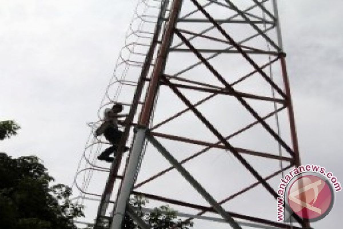  Bangun Menara Telekomunikasi di Daerah Terisolir