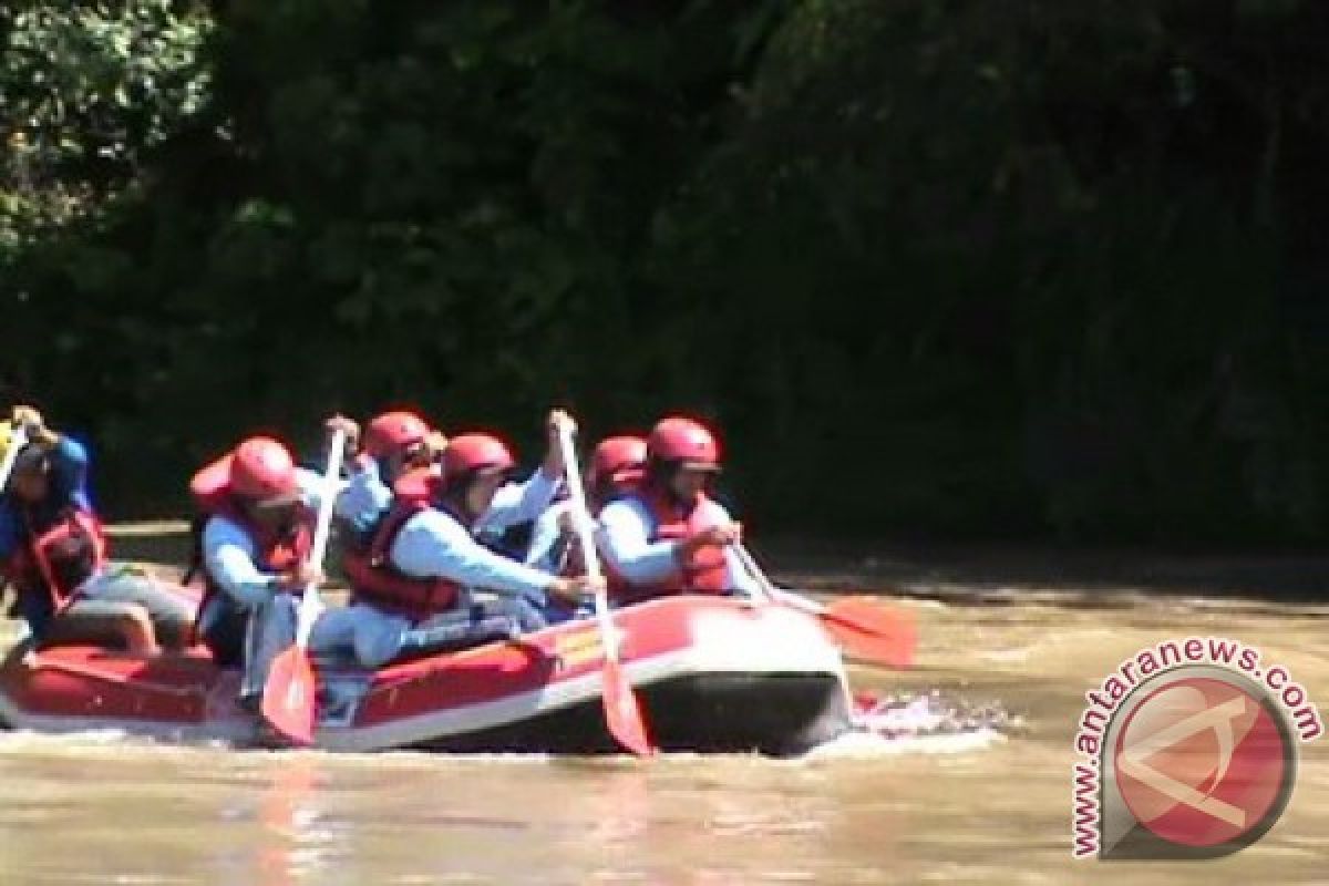 Riau unggul etape pertama International Musi Triboatton 