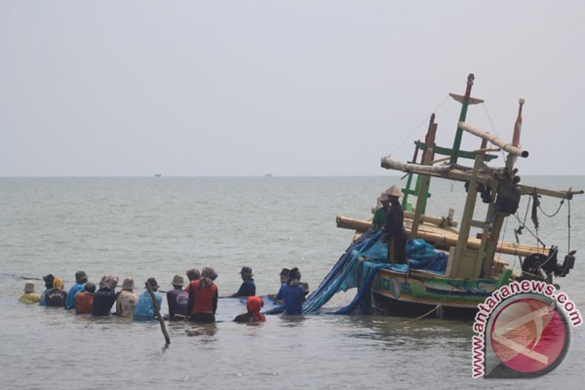 Nelayan Seruyan gunakan pukat hela terlarang