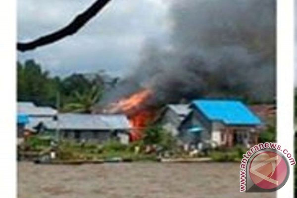 Rumah Terbakar di Tayan, Kerugian Ratusan Juta Rupiah