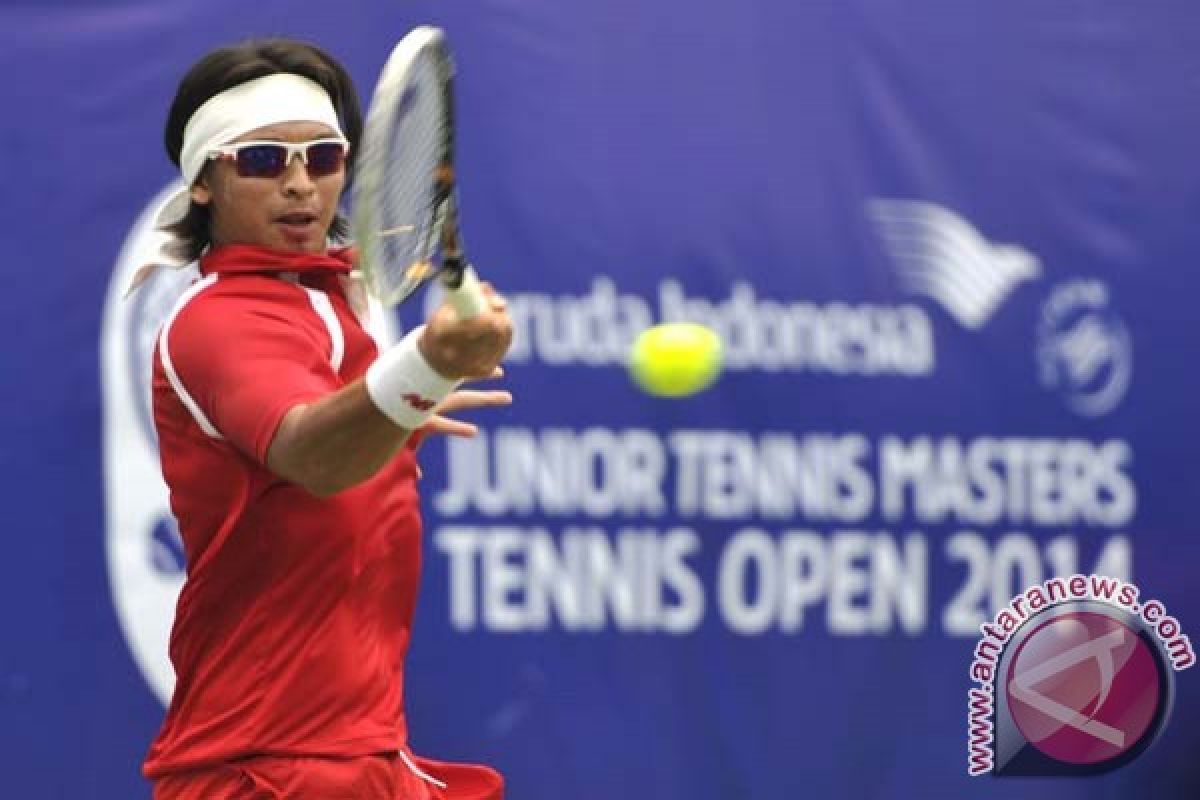 Christoper, champion of garuda indonesia tennis open 2014 - (d)