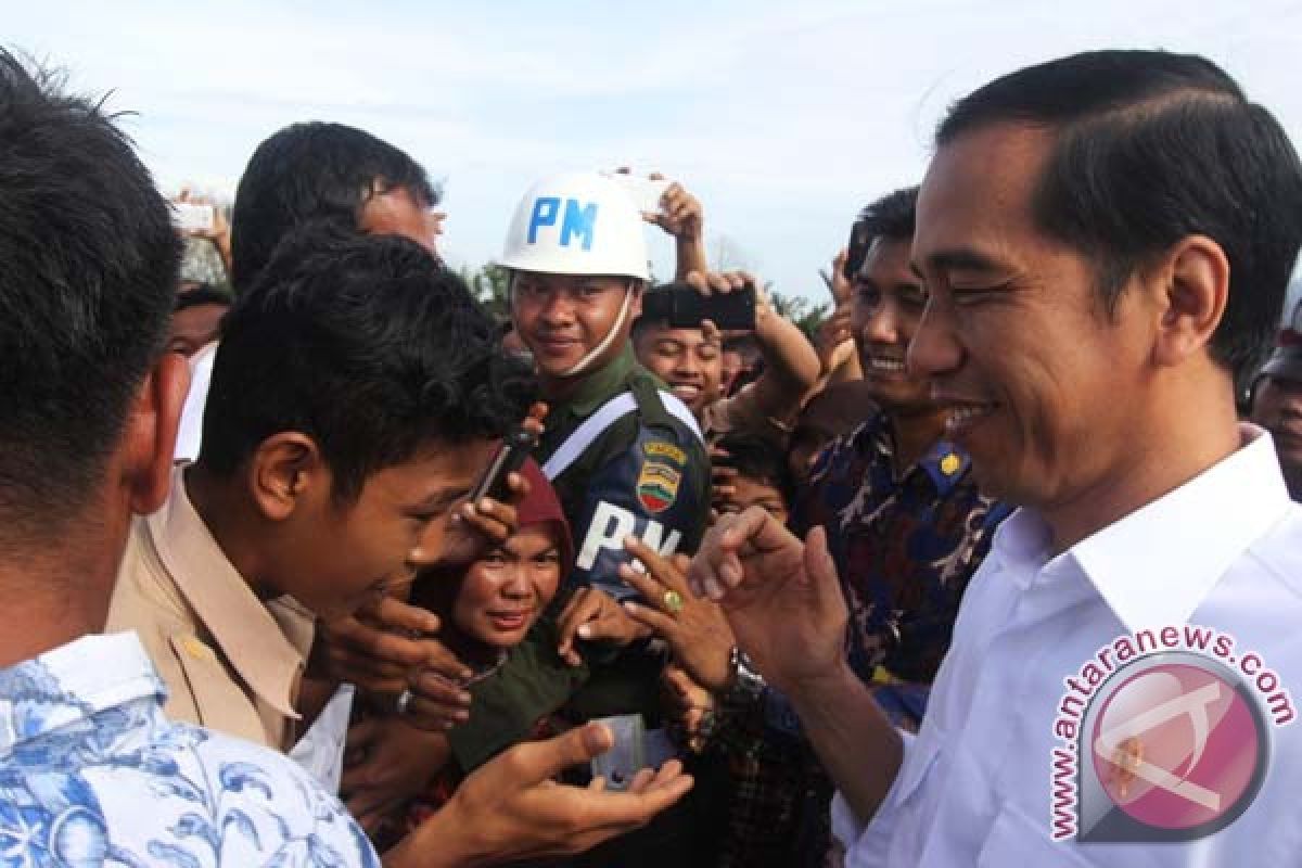 President Jokowi admits to poor quality of rice from Bulog