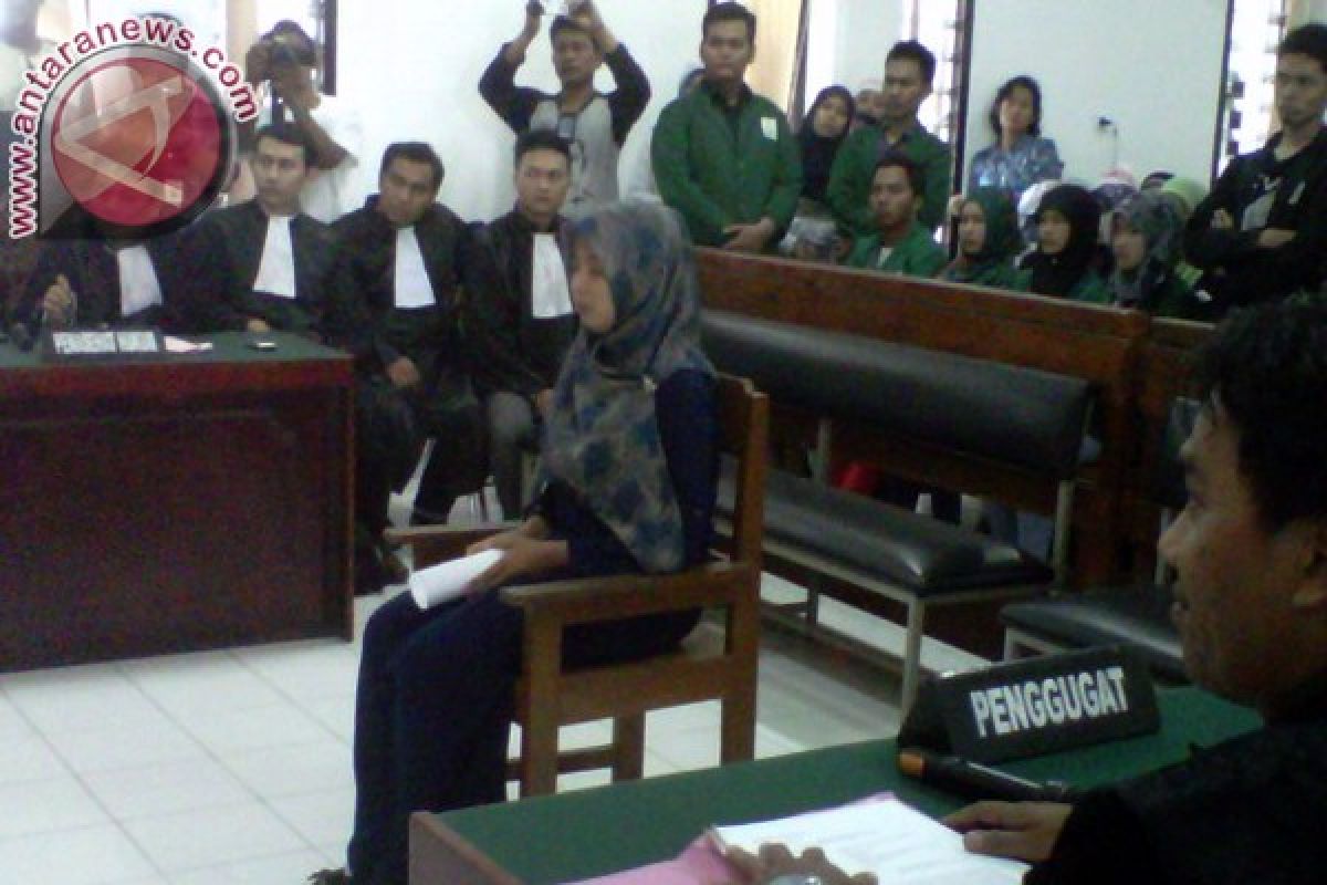 Hakim : kasus Ervani repotkan jaksa dan pengacara 