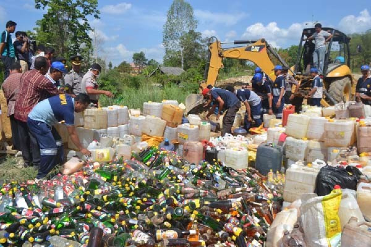 8.495 Botol Miras Bermerek Dan Tradisional Dimusnakan