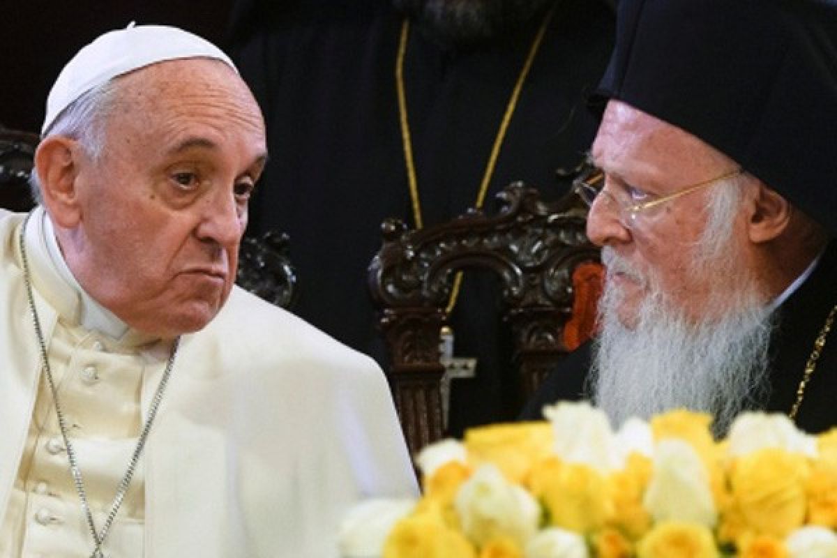 Pope, Orthodox Patriarch pledge to support Mideast Christians