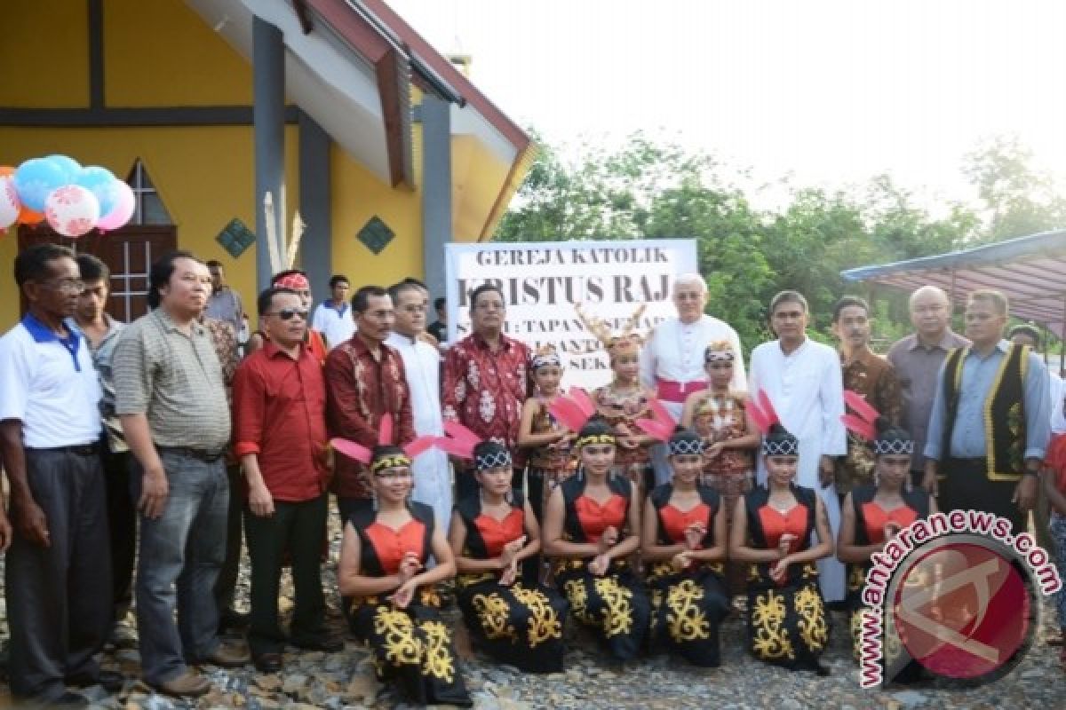 Wabup Sekadau Resmikan Gereja Katolik Kristus Raja Tapang Semadak