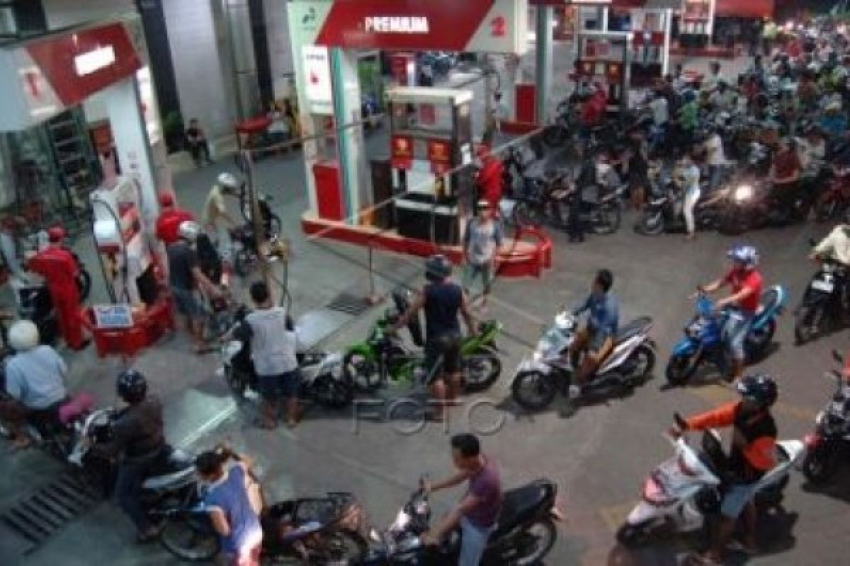 Alasan Menaikkan Harga BBM Klise dan Mengada-Ada