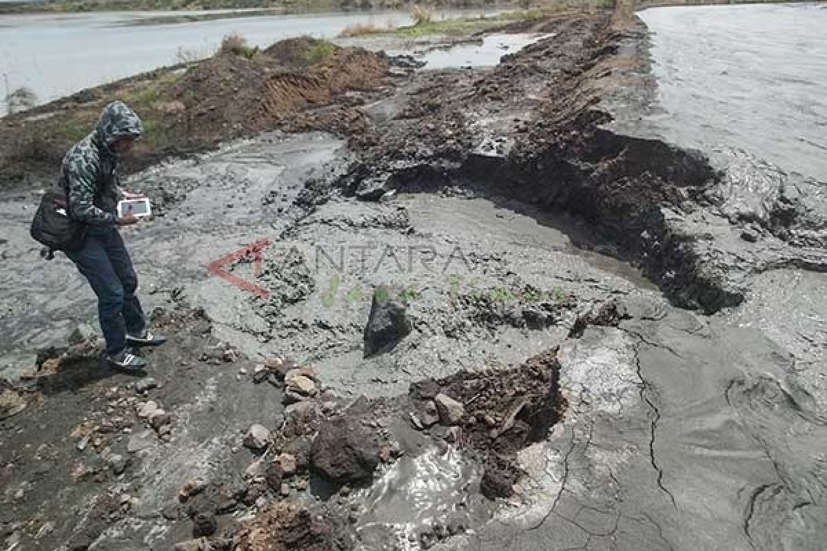 BPLS Selesaikan Pembangunan Tanggul Penahan Banjir