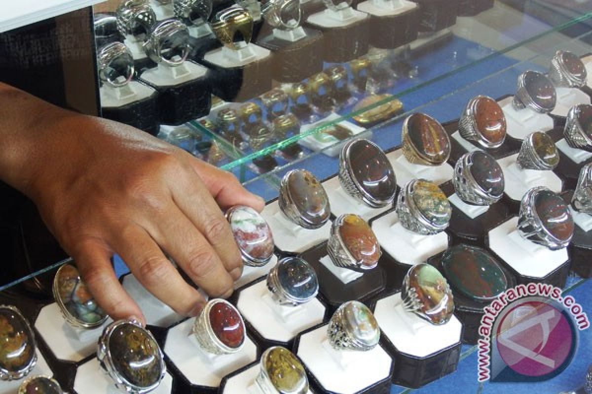 Gemstone Festival manjakan pencinta batu akik