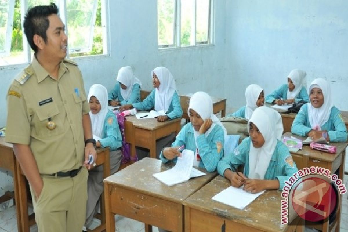 SMKN  2 Juara Tiga Debat Bahasa Inggris 