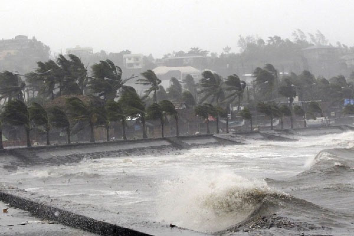 Topan Hagupit hancurkan banyak rumah di Filipina