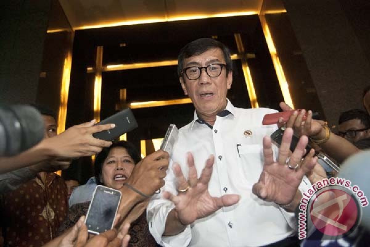 Golkar`s Bakrie faction to sue justice minister