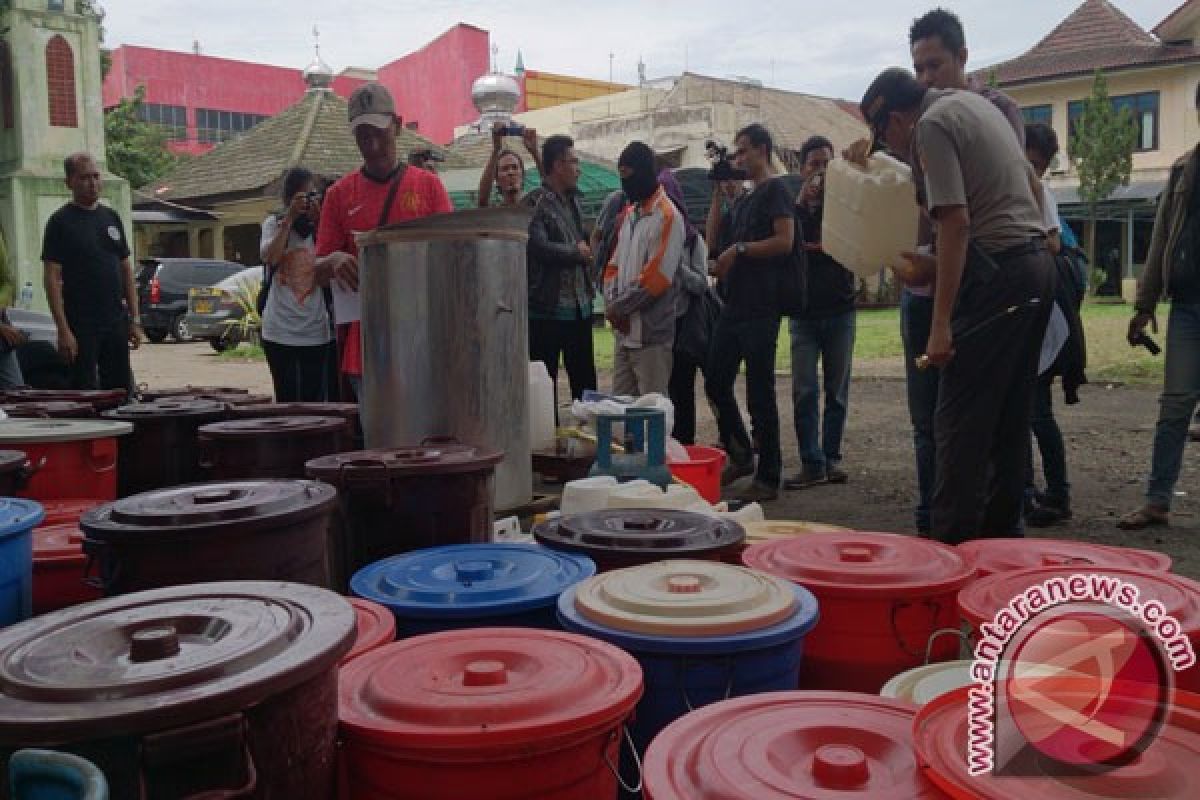 Nenggak miras oplosan, lima warga Sukabumi Tewas