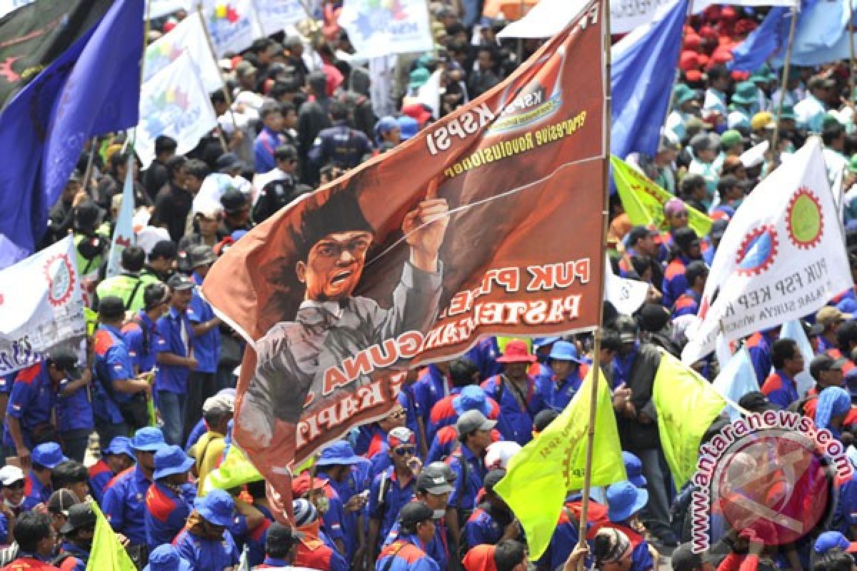 Massa buruh datangi Istana Presiden