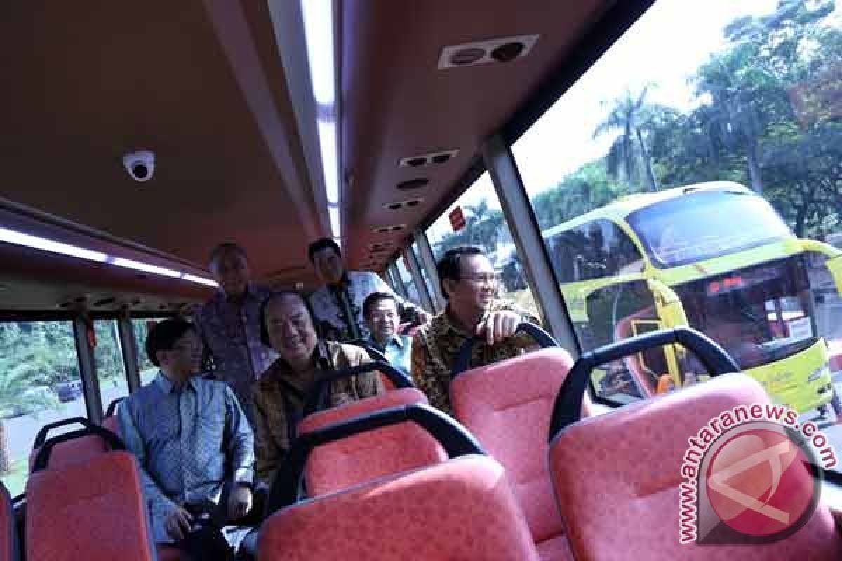 DKI terima lima bus dari Tahir Foundation