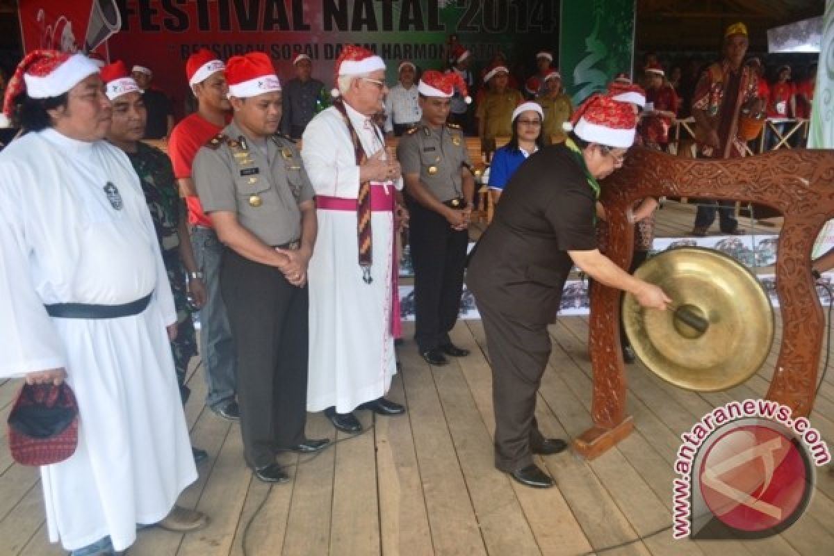 Bupati Sekadau Buka Festival Natal 2014