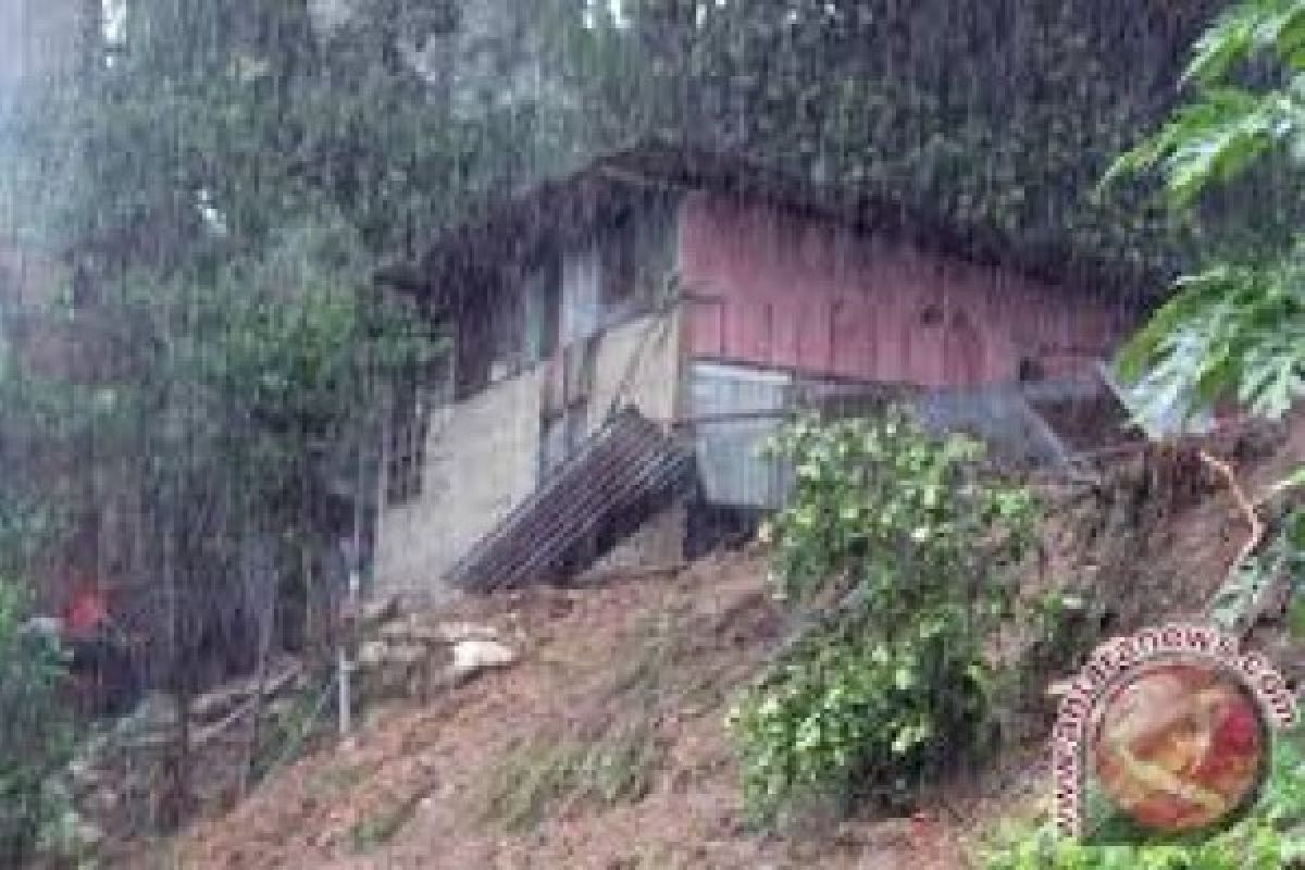 Taroni Tewas Terkubur Akibat Longsor di Wonosobo