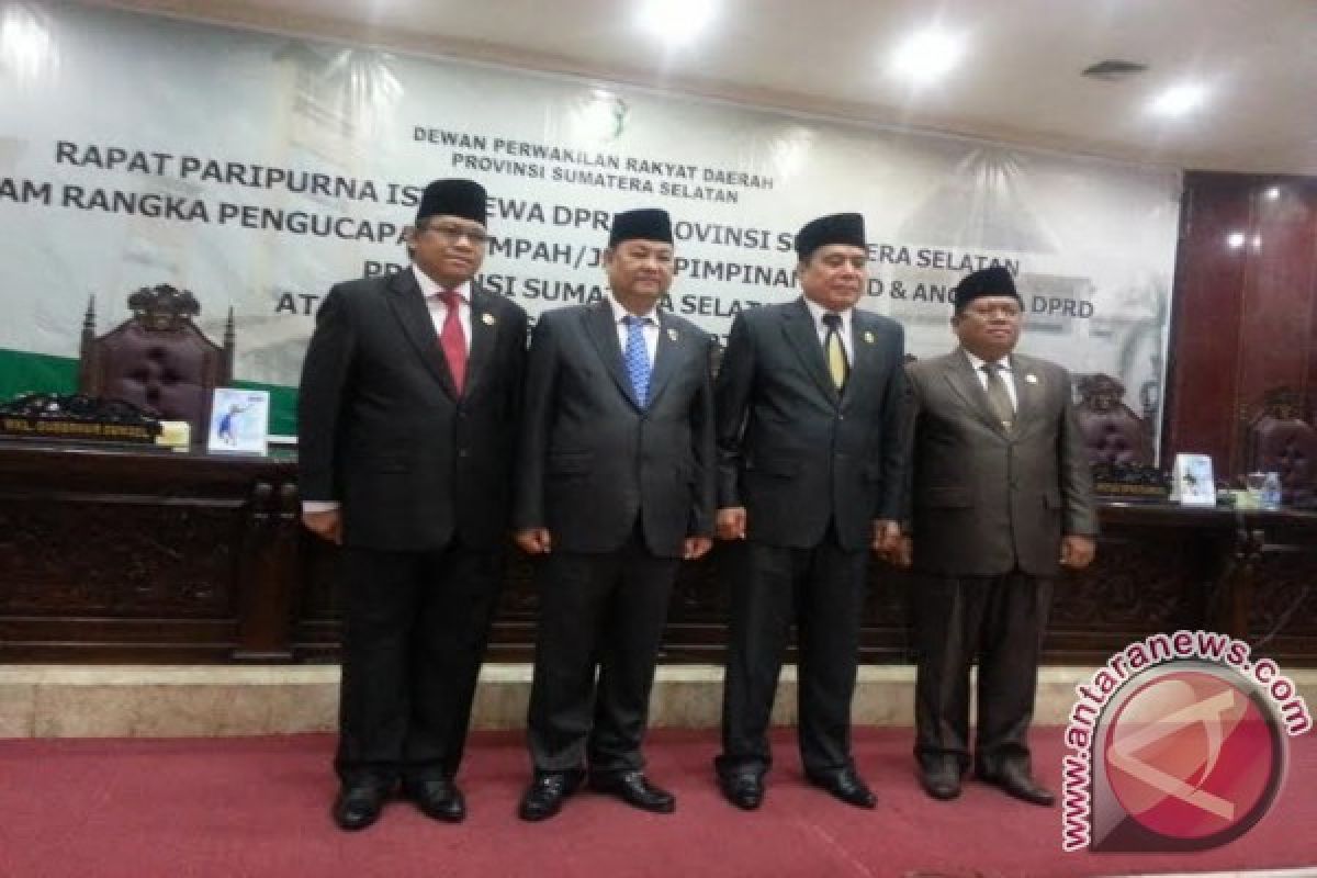 Empat pimpinan DPRD Sumsel resmi dilantik 