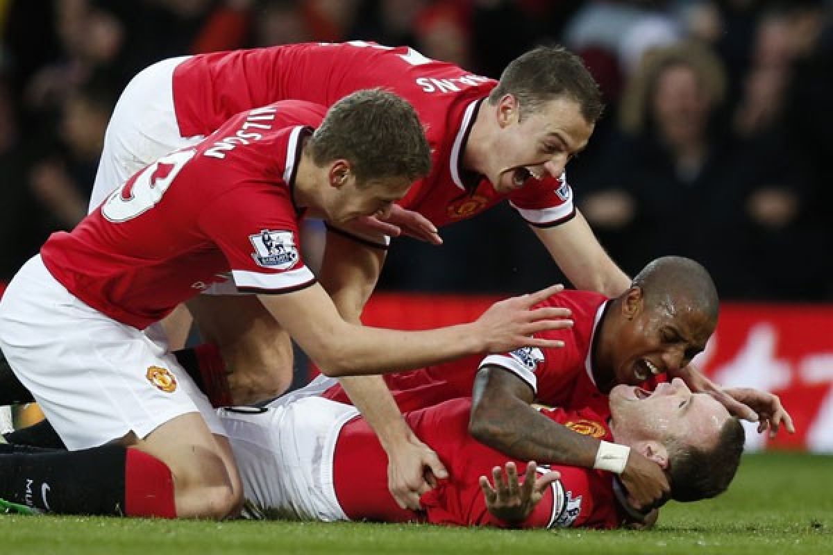 Klasemen Liga Inggris, Manchester United tempel Arsenal dan City