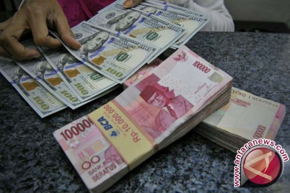  Rupiah melemah dekati 12.500 per dolar AS