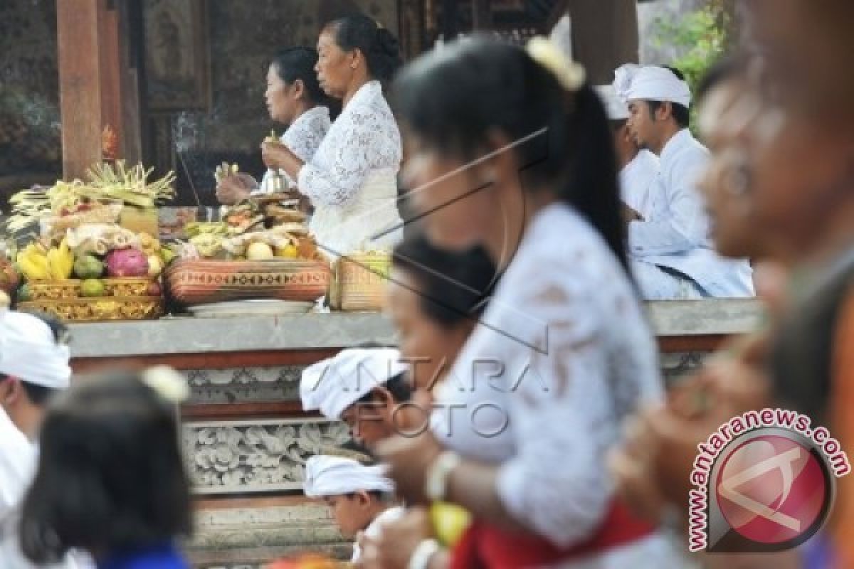 Ribuan Umat Hindu Padati Pura Jagatnatha