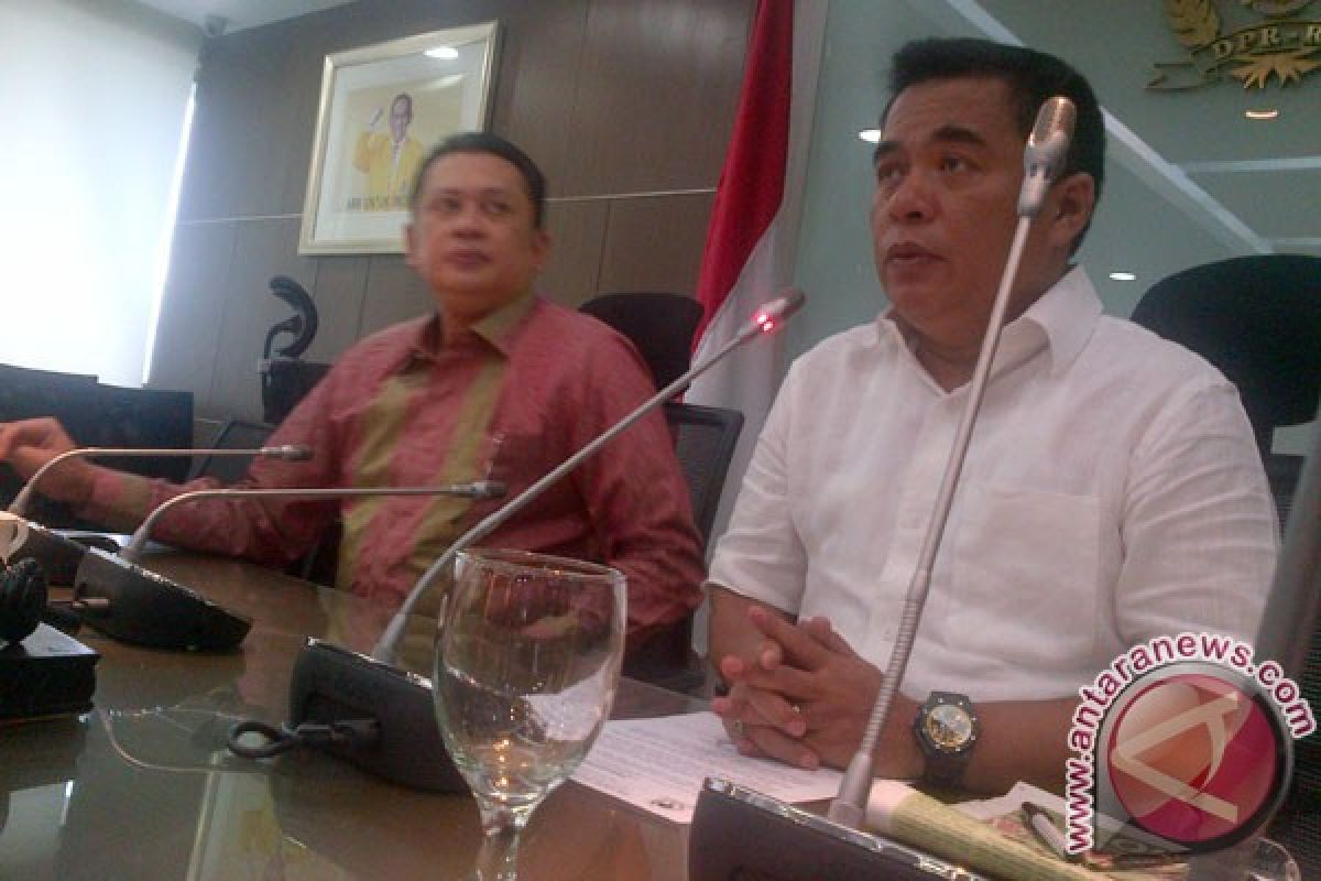 Ade Komarudin: Pimpinan DPR seharusnya tolak surat Agung Laksono cs