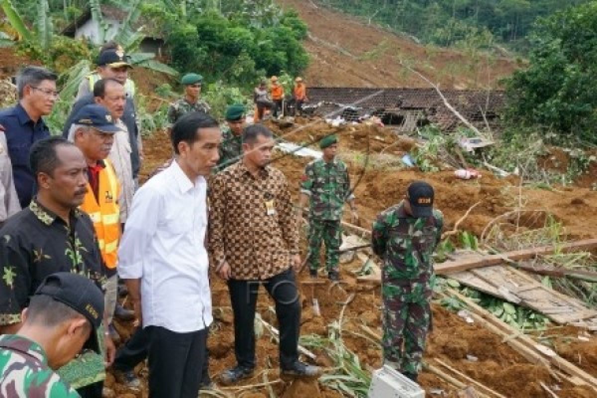 Presiden perintahkan agar korban longsor  Banjarnegara direlokasi