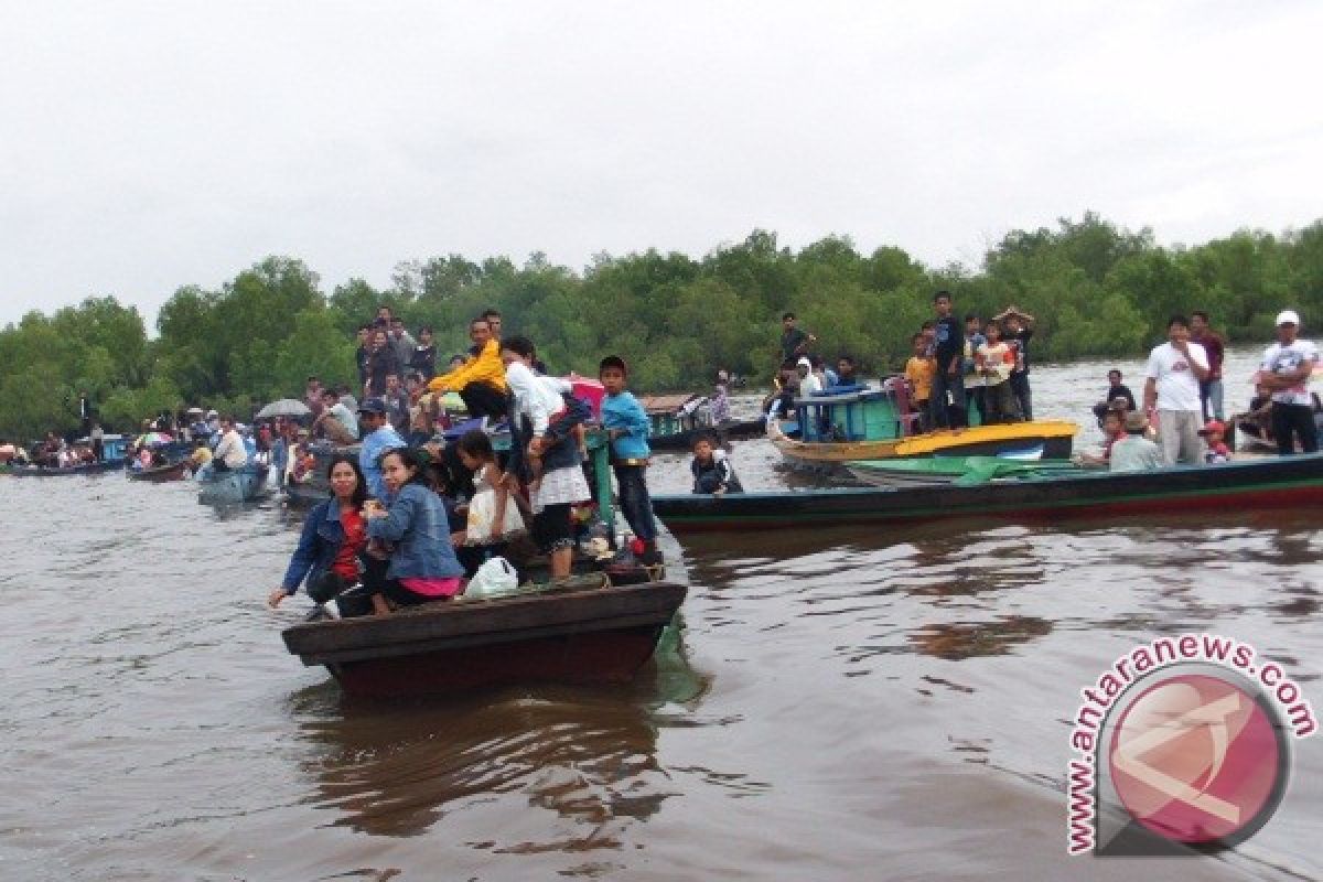 Tradisi Robo-robo di Sungai Kakap