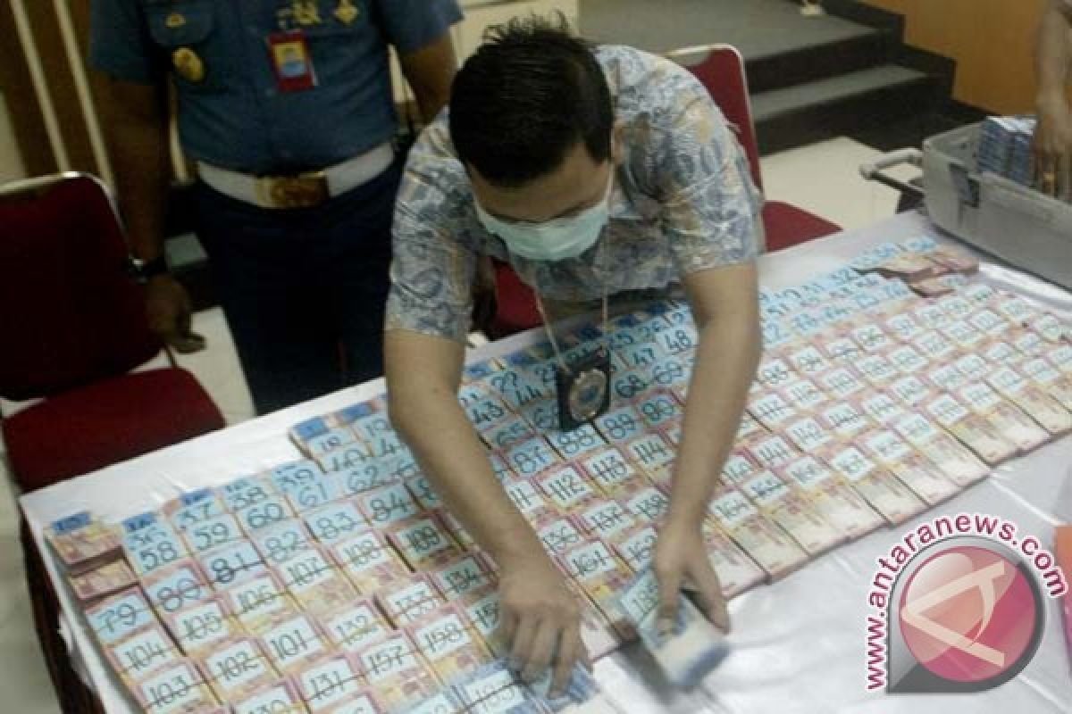 Police seize 18 kg of crystal meth in Riau province