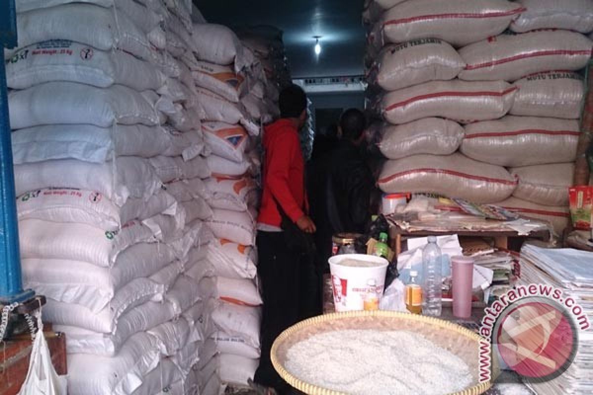 Operasi pasar Disperindag Bogor tekan harga beras