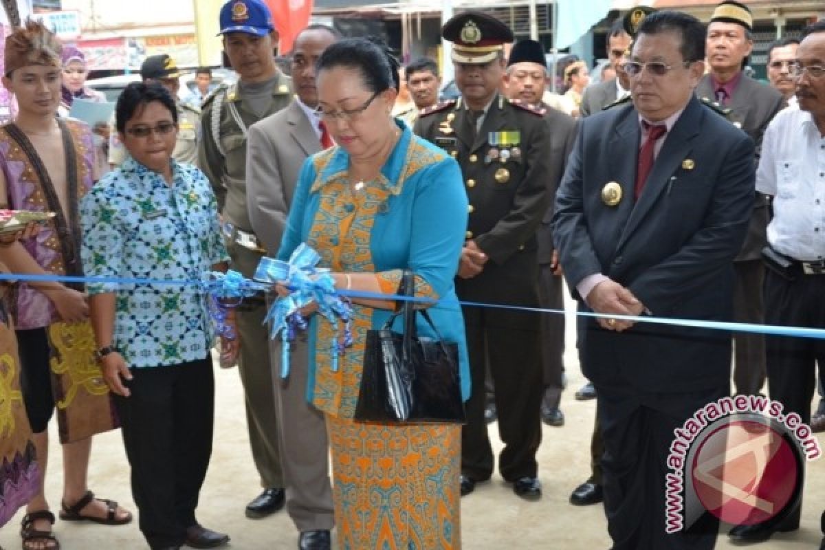 Puncak HUT Kabupaten Sekadau Meriah