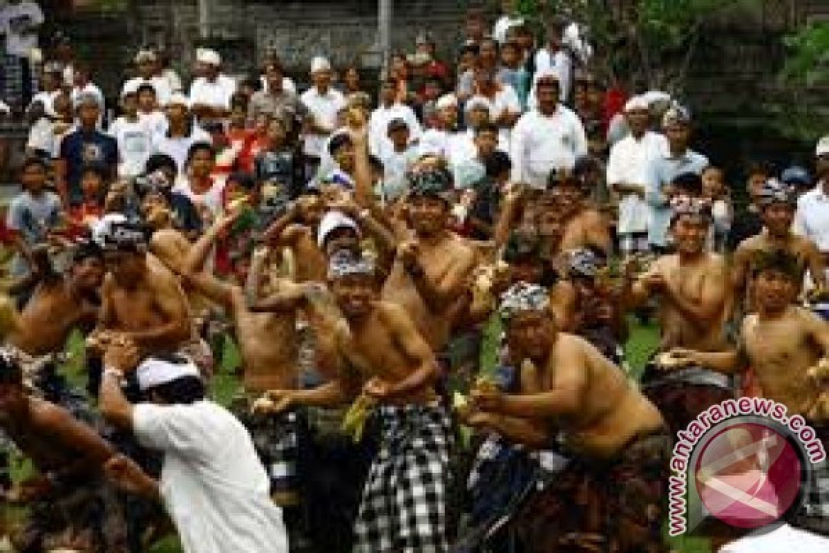 Perang Topat simbol kesuburan