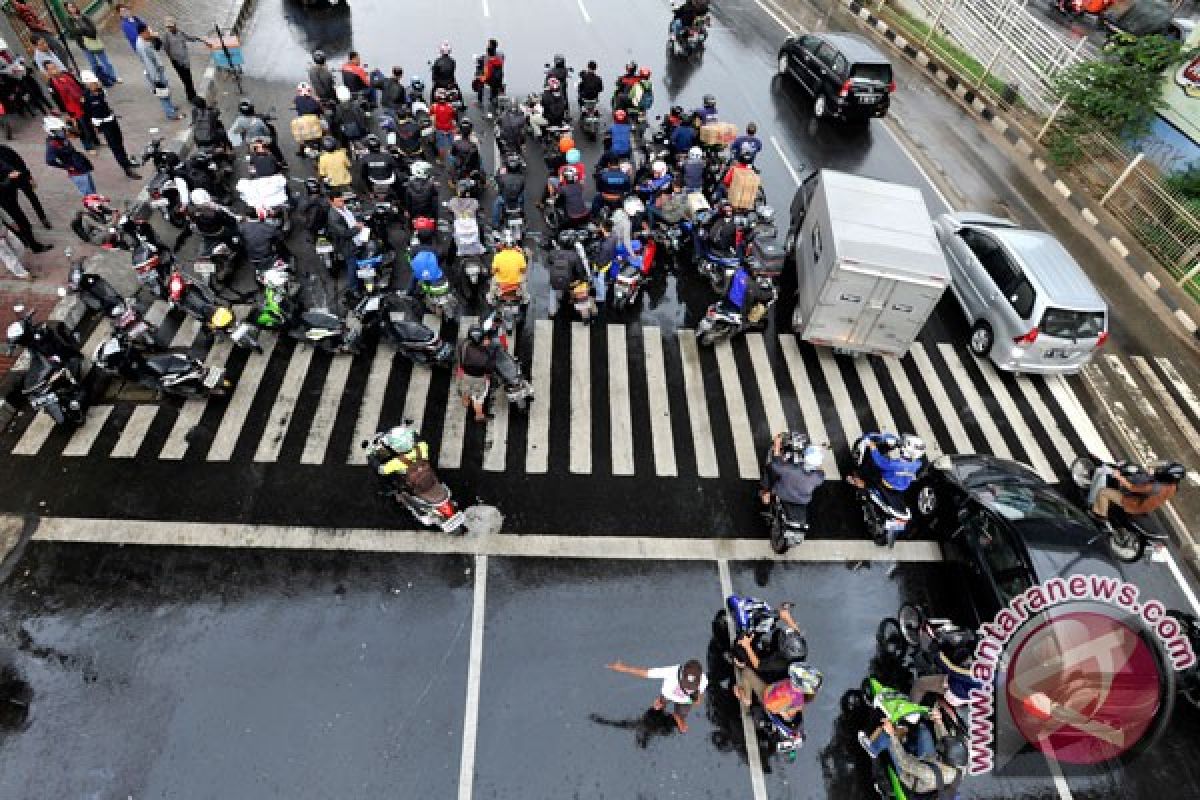 Pemerintah harus tekan pertumbuhan ojek