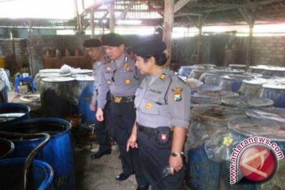 Polisi Tempilang Amankan Penjual Arak dan Somadril