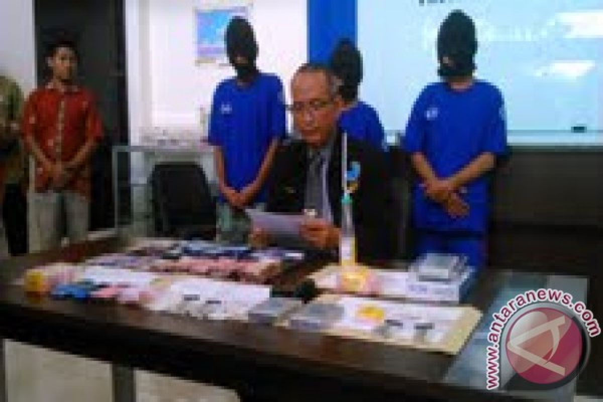 BNNP NTB menangkap Suami Istri Bandar Narkoba