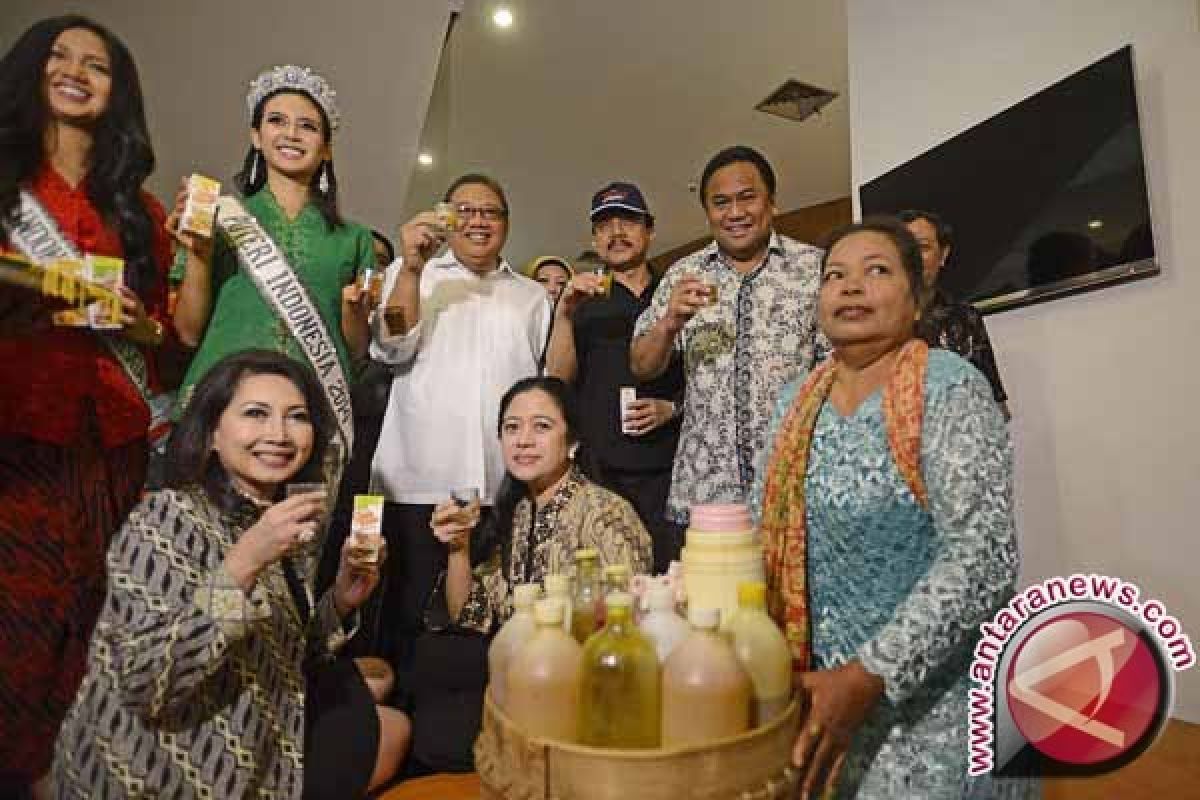  Tiga Menteri Canangkan Kampanye Minum Jamu