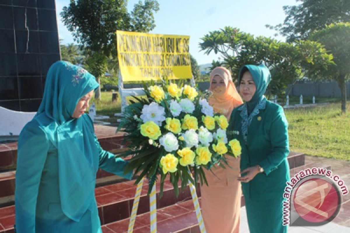 PKK Gorontalo Lakukan Ziarah di Hari Ibu