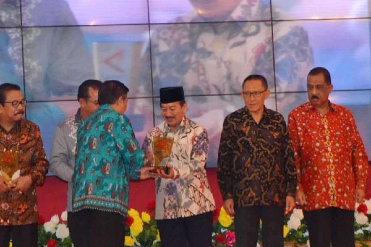 Wali Kota Bandarlampung Terima "Antara Award"