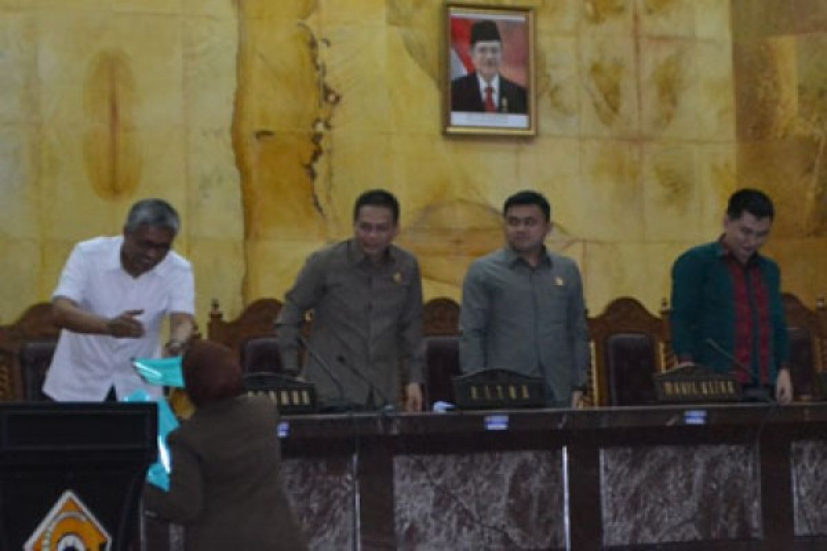 DPRD Tetapkan APBD Sultra 2015 