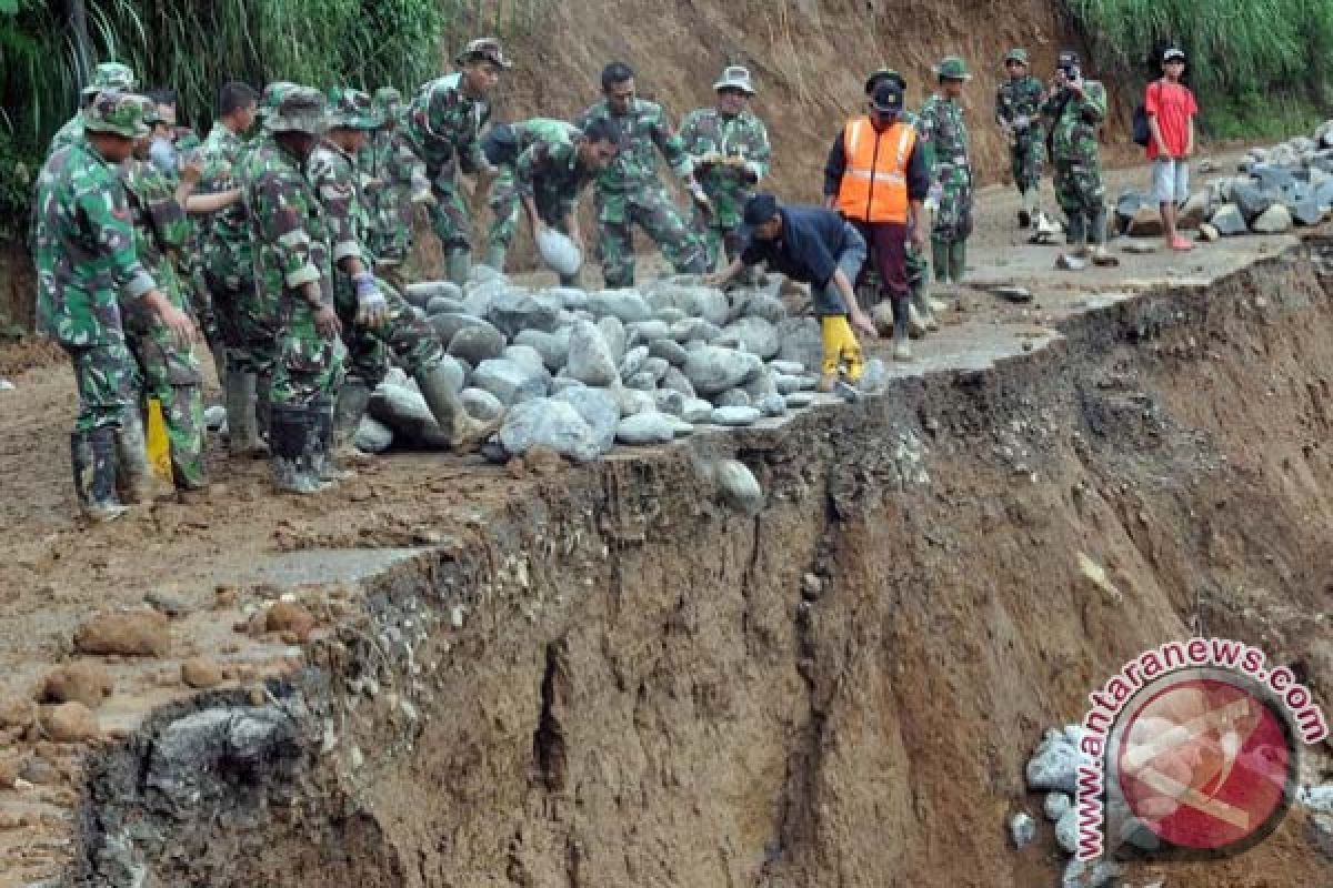 Rumah warga Gunung Kidul tertimbun longsor