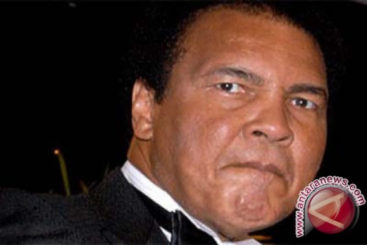 Muhammad Ali keluar dari rumah sakit 
