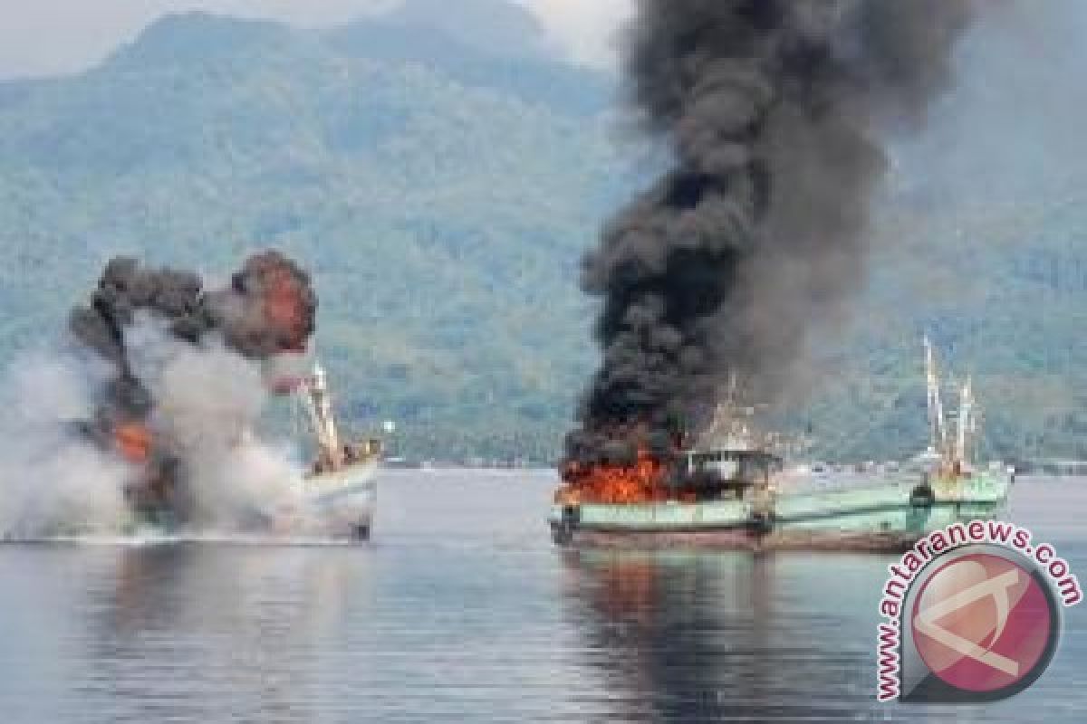 TNI AL Kembali Tenggelamkan Kapal Ikan Asing