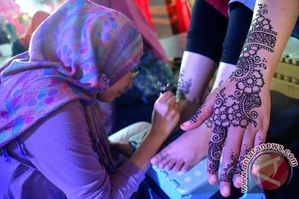 Seniman kampanyekan henna natural lewat kompetisi